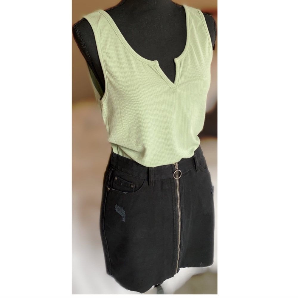 V Cut Tank -Matcha